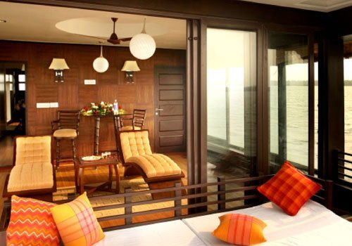Kashmir Winter Escape houseboat stay
